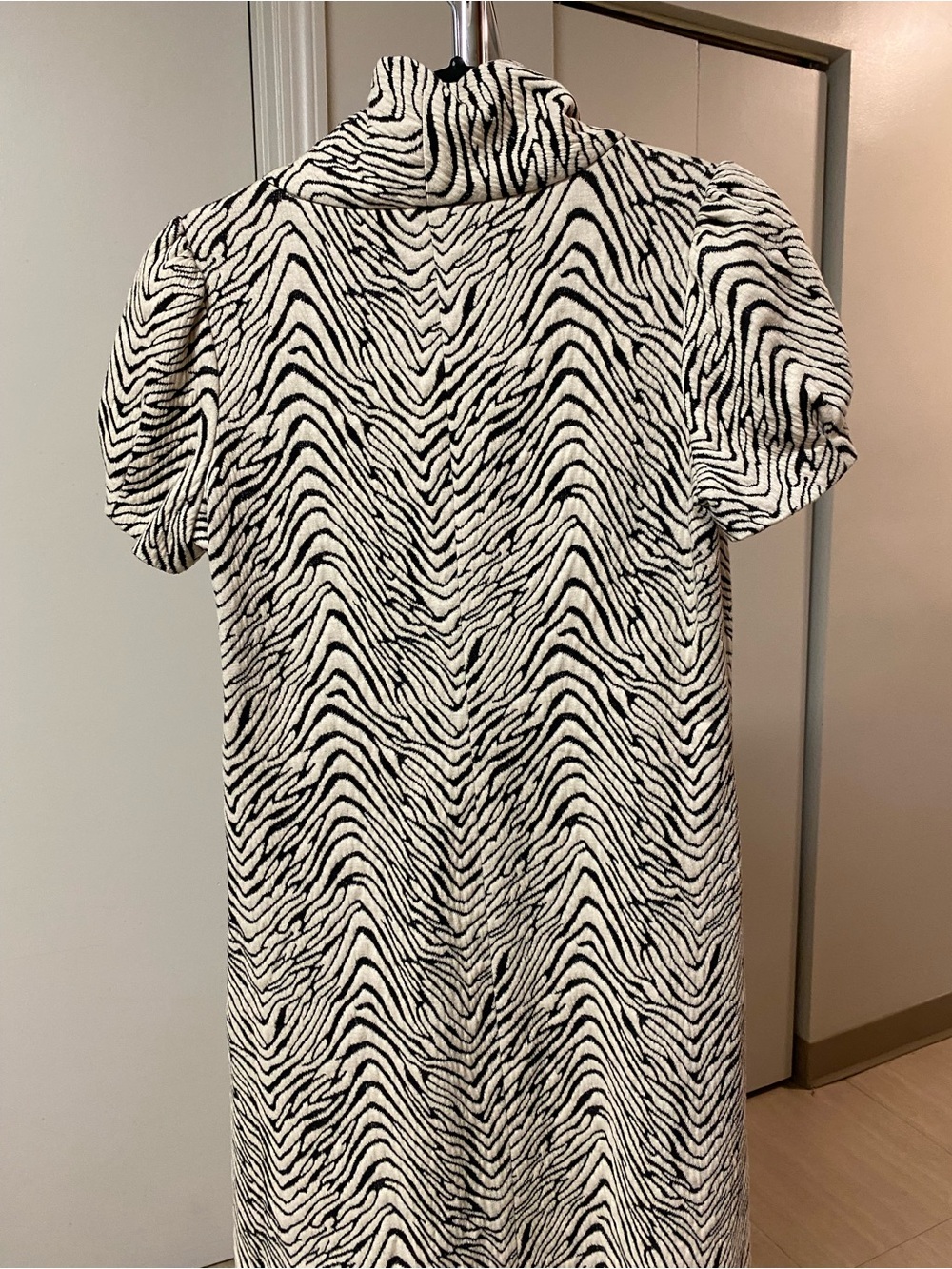 Calvin Klein Black and White Zebra Print Short Sleeve Dress - Picture 11 of 13